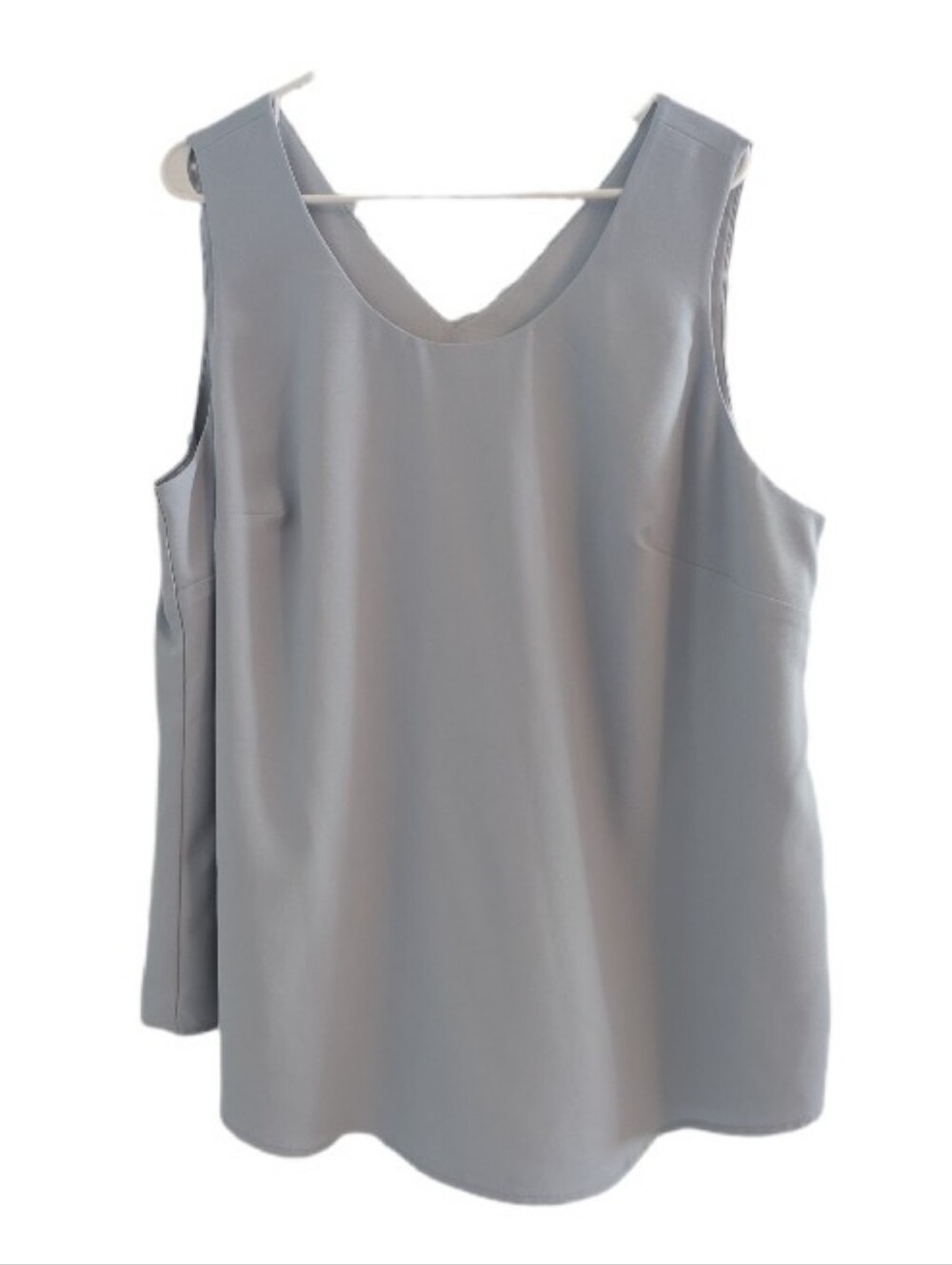 Elizabeth & Clarke Light Blue Sleeveless Open Back Top 20W